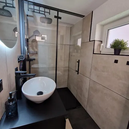 Tiny House Am Dillich - Schwimmteich - Klimaanlage - Hunde Willkommen - Eigener Garten