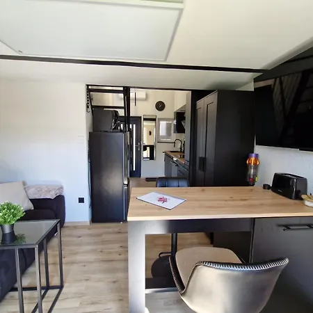Holiday home Tiny House Am Dillich - Schwimmteich - Klimaanlage - Hunde Willkommen - Eigener Garten Borken (Hessen)